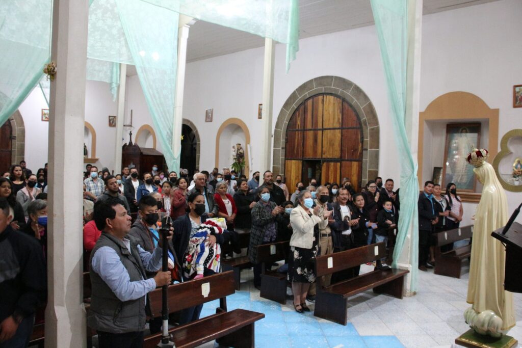 Cada celebración llena la iglesia: un verdadero «hospital de almas».