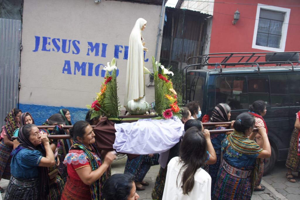 Las peregrinaciones con la Virgen llevan fe y esperanza a cada rincón del país.